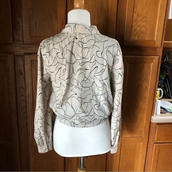 LUSH Gray Printed Wrap Crop Top - S - Picture 9 of 12